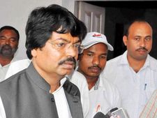 Jharkhand minister Yogendra Sao, accused of Maoist links, quits