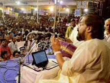 Singer Yesudas faces the heat, says 'women must not wear jeans'