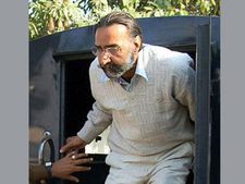 Fire at house of Nithari killings case co-accused