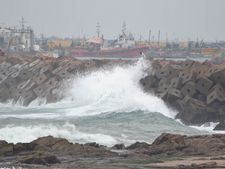 Cyclone Hudhud threat: Tens of thousands evacuated along AP coast