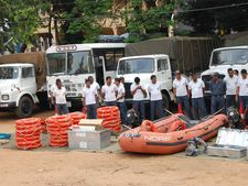 Andhra Pradesh sets up control rooms as eye of Cyclone Hudhud approaches