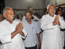 Finally JD(U) admits there was 'misunderstanding' between Manjhi and Nitish