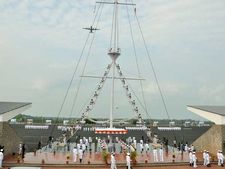 Memorial service for martyrs held on 'Navy Day'