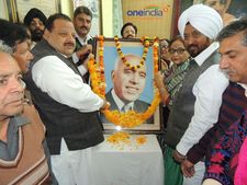 J&K assembly polls: NC candidates pay tribute to Sher-e-Kashmir