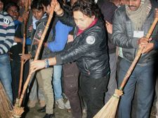 Singer Kailash Kher wields broom, gets PM Narendra Modi's praise