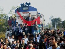 WB: Adivasis protest against Assam attack, block roads in Malda; hundreds of vehicles stranded