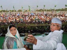 Leaders make a beeline at Lalu's Makar Sankranti feast