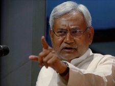 Bihar: Nitish Kumar's luncheon diplomacy