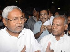 Bihar: Posters ridicule Manjhi, BJP outside Nitish Kumar's residence