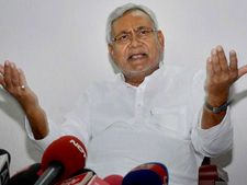 Paswan seeks Nitish's apology for criticising Union Budget