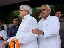 Nitish Kumar not celebrating Holi, people miss Lalu Prasad 