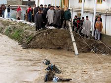 Nightlong rain keeps Kashmiris on edge