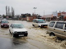 Srinagar-Jammu highway shut for third day, passengers stranded