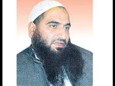 Bajrang Dal activists burn effigy of Masarat Alam