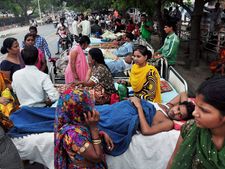 UP: People live in open fearing more after aftershocks