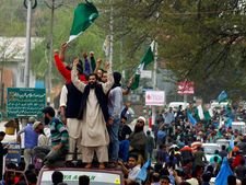 Pakistani flags again raised at Geelani's rally in Tral