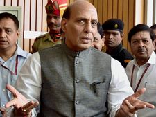 Rajnath Singh meets RSS chief