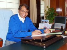 Suresh Prabhu joins hundreds who perform yoga in Kerala