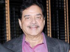 FTII row: Gajendra Chauhan should be given time, says Shatrughan Sinha