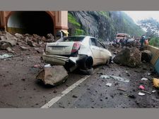 2 killed, 3 injured in landslide on Mumbai-Pune Expressway