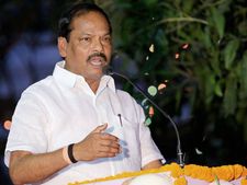 Raghubar Das asks DCs to convene Tribal Dev Councils, focus on welfare