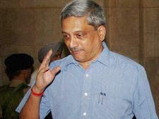 Manohar Parrikar casts vote, walks into restaurant as commoner