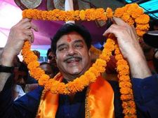 Shatrughan urges leaders to stop 