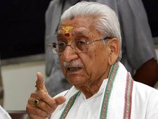 Ashok Singhal's condition serious: Doctors