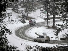 Snowfall shuts Srinagar-Jammu national highway