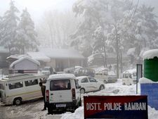Fresh snowfall closes Jammu-Srinagar national highway