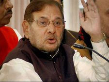 Dalit student's suicide incident a national shame: Sharad Yadav