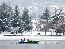 Season's coldest night in Srinagar, temprature dips to minus 2.7 degrees