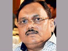 Noida chief engineer Yadav Singh allegedly received at least Rs 100 crore as bribe?