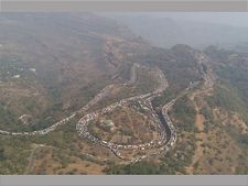 Oil spill on Mumbai-Pune Expressway leads to traffic snarl