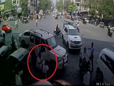 Watch: Shiv Sena leader thrashes woman traffic constable in public, party distances itself