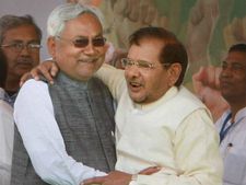Sharad Yadav steps down as JD(U) chief; Nitish Kumar to be party chief