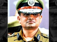 Bengal Oppn parties welcome removal of Kolkata top cop