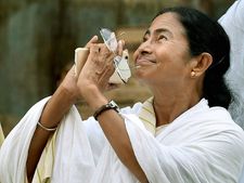 Mamata announces interim relief for WB govt employees