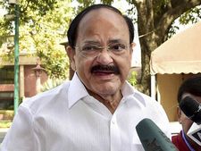Bad weather forces Venkaiah Naidu's plane to land at Bhopal