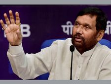 Paswan asks firms to sharpen focus on consumer interest