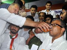 WB Congress leader Manas Bhuniya seeks appointment with Sonia Gandhi, leaves for Delhi