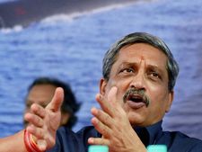 Manohar Parrikar blasts AAP, says 'Delhi looters' eyeing Goa