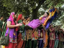 Hariyali Teej: No entry for outside vehicles in Vrindavan