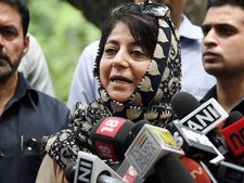 Mehbooba	pays tributes to soldiers killed in Uri attack
