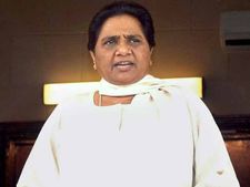 Mayawati accuses Modi of 'criminal indifference' to people's cash problems