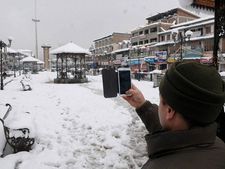 Dry cold wave sweeps over Kashmir Valley