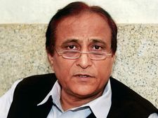 UP election 2017: Modi camping in Varanasi as <i>nukkad neta</i>, says Azam Khan