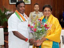 Kiran Bedi's war of words with Congress: BJP supports the former IPS officer