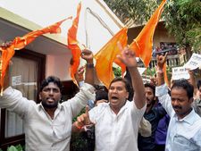 Maharashtra: Shiv Sena members thrashed in Thane