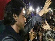 SRK expresses regret over fan's death in Vadodara stampede